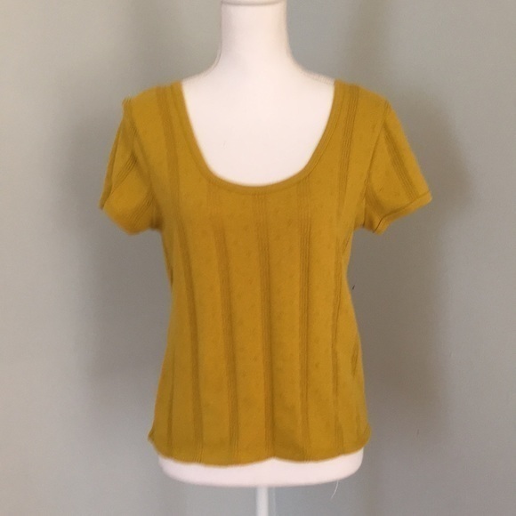 Madewell Tops - Madewell short sleeved mustard colored tee